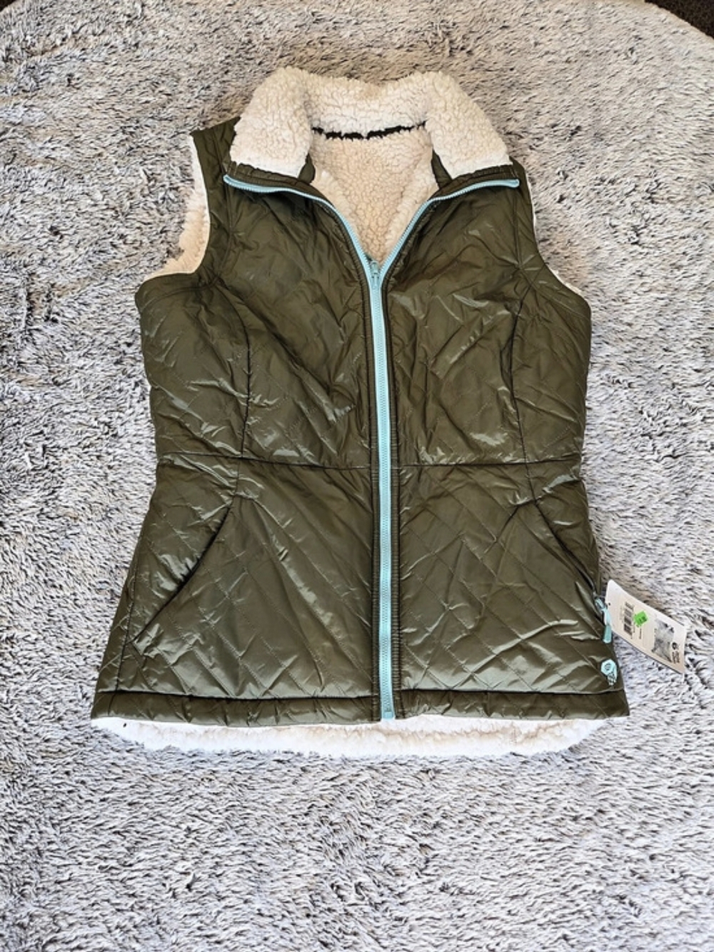 Reversible Switch Flip Vest Quilted Sherpa Vest in Green & Cream NWT Sz Medium